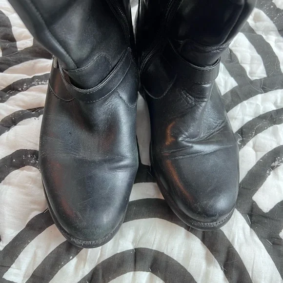 Clarks Black Leather Heeled Boots - Picture 6 of 7